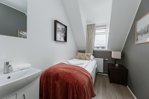 Single Room with basin - Shared Bathroom room