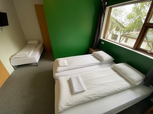 Triple room room