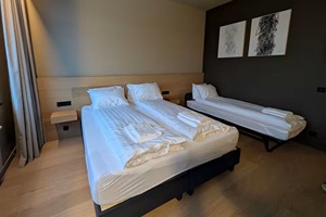 Room for 3 w/ Kitchenette room