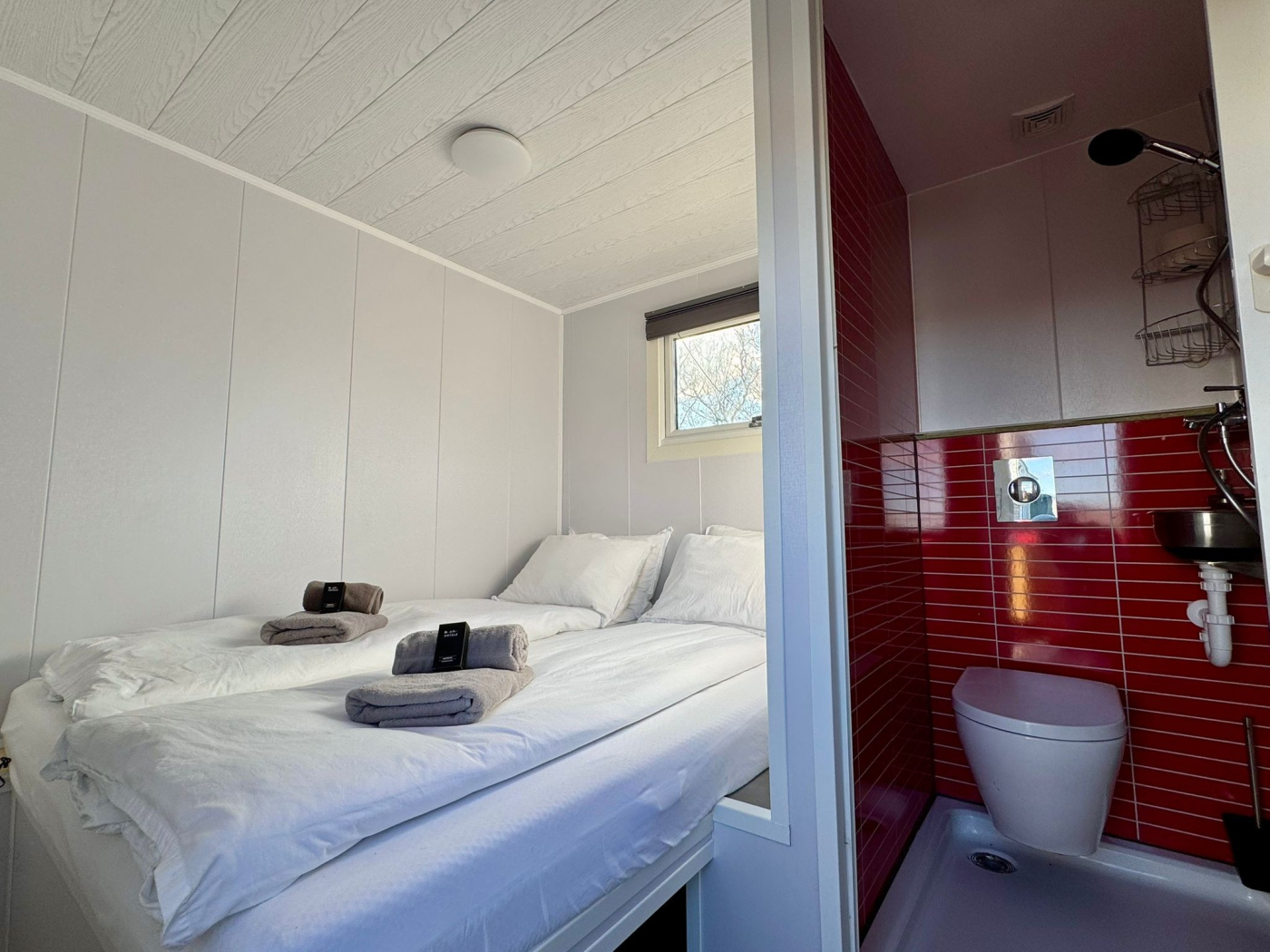 Budget double with private bathroom & breakfast room