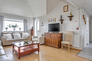 3 bedroom apartment (WH) room