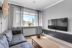 Apartment C room