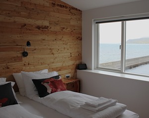 DBL / DBL for SGL use with shared facilities and sea view room
