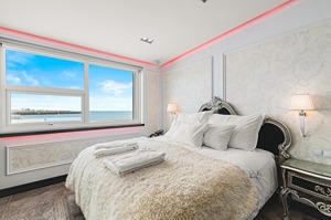 Ruby DS4 Master Suite w/access to terrace & jacuzzi room